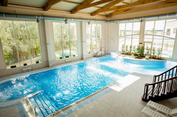 Équipements pour piscine intelligente : simplifiez l'entretien !